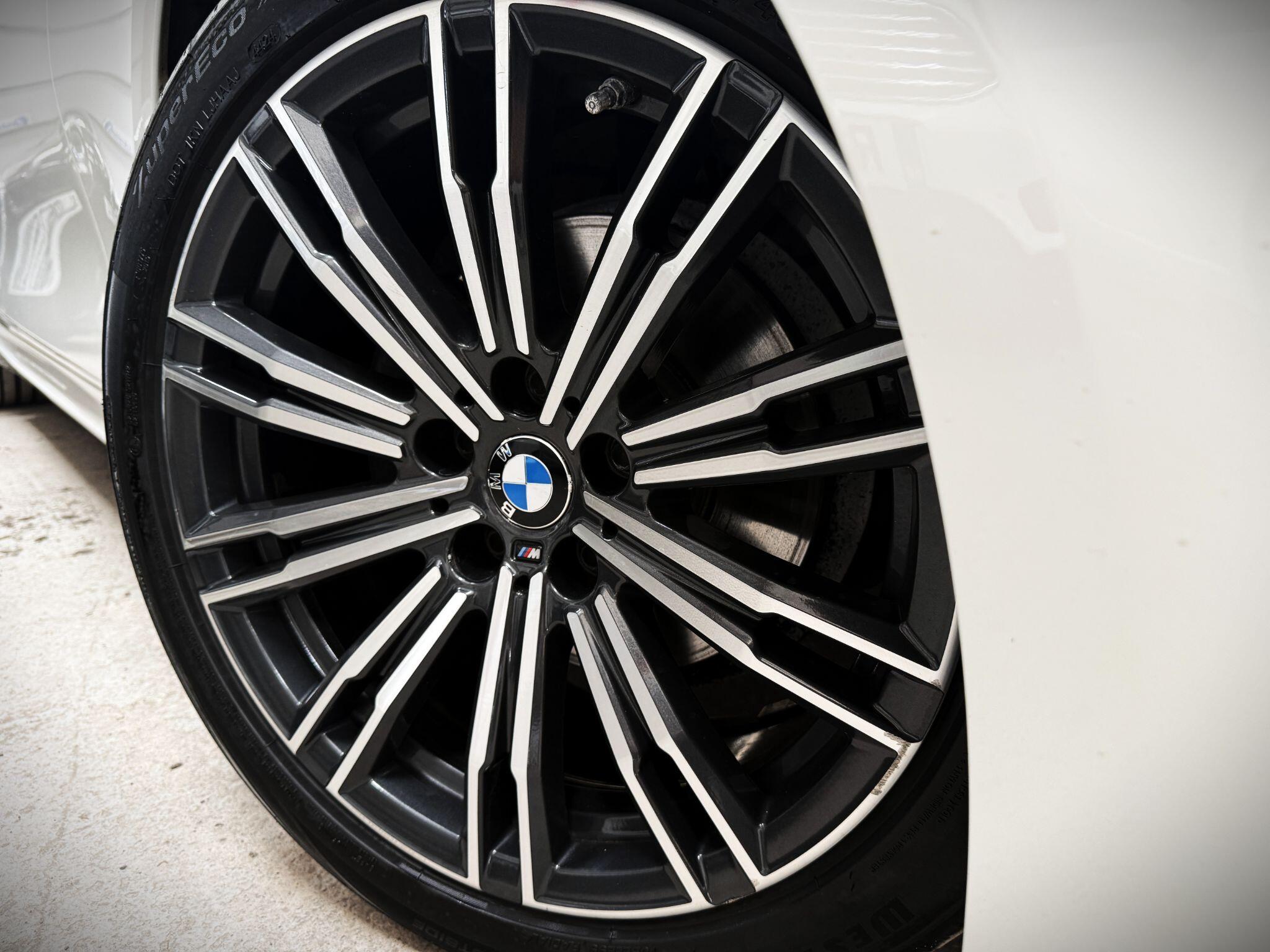 BMW 3 Series view 19
