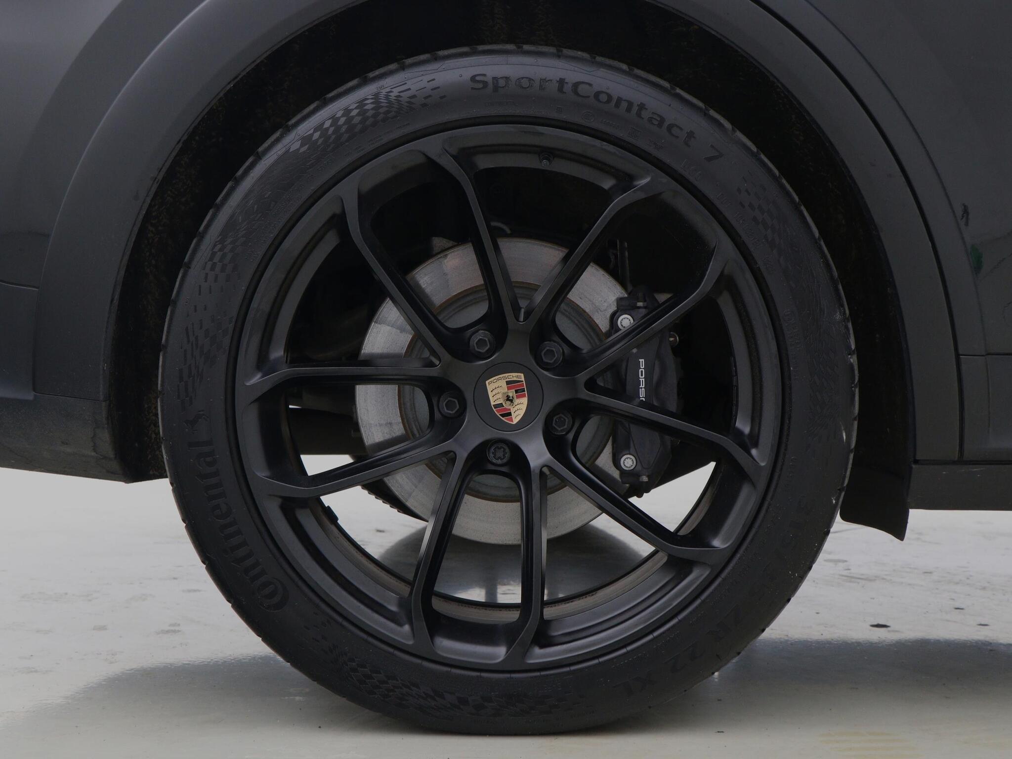 Porsche Cayenne view 4