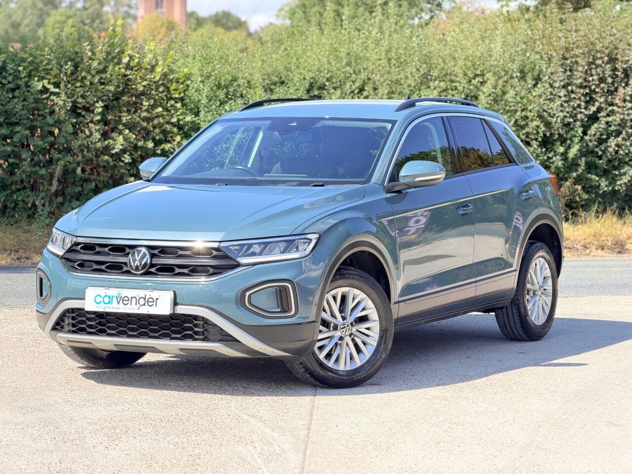 Volkswagen T-Roc view 3