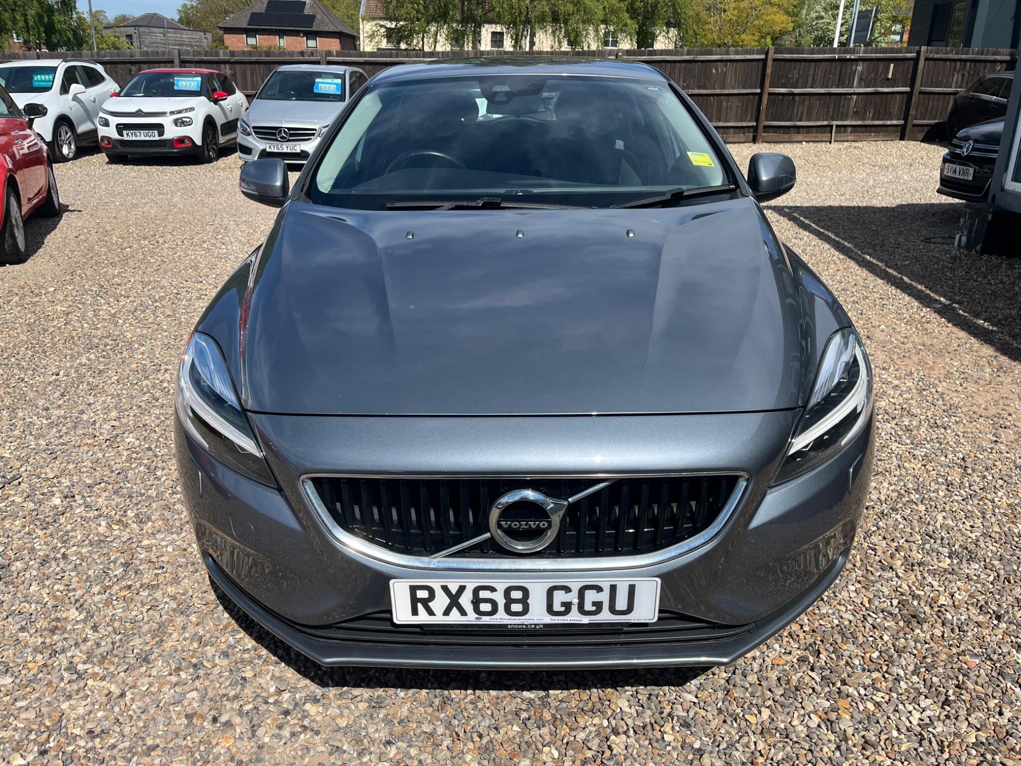 Volvo V40 view 2