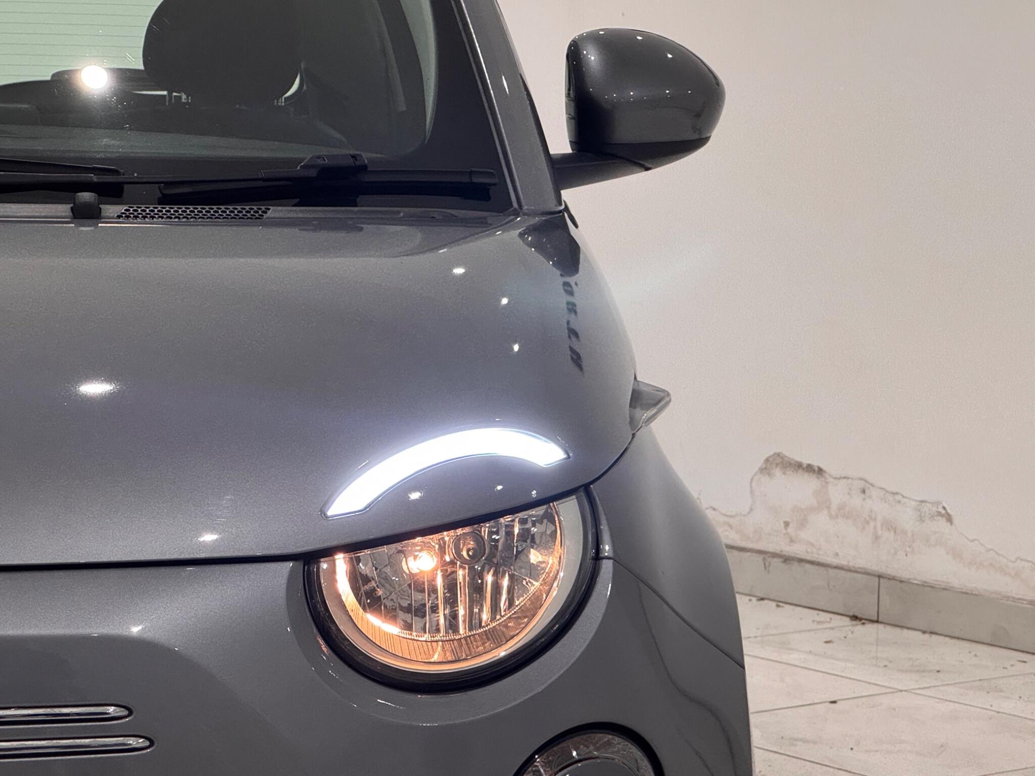 Fiat 500E view 18
