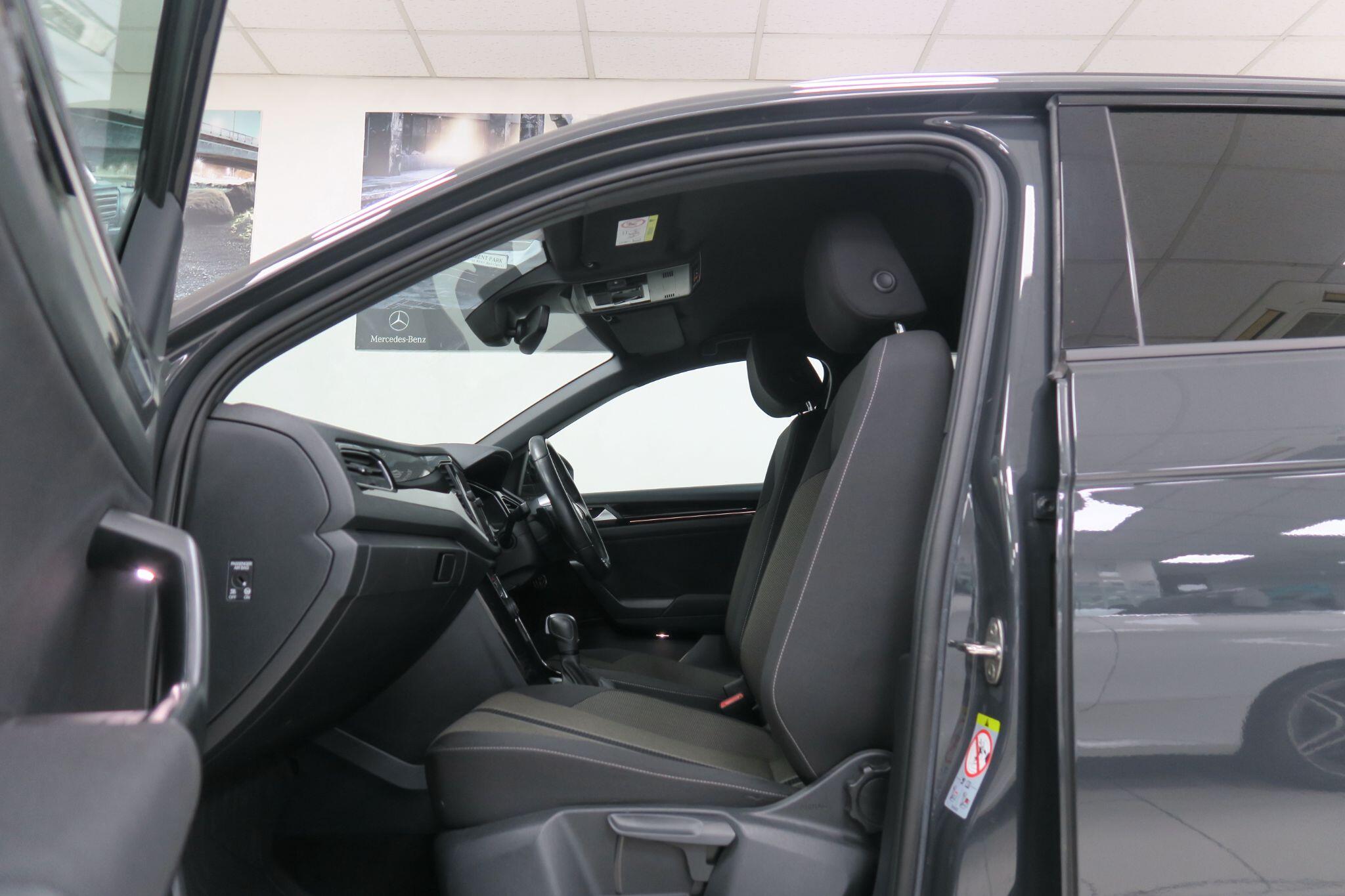 Volkswagen T-Roc view 9