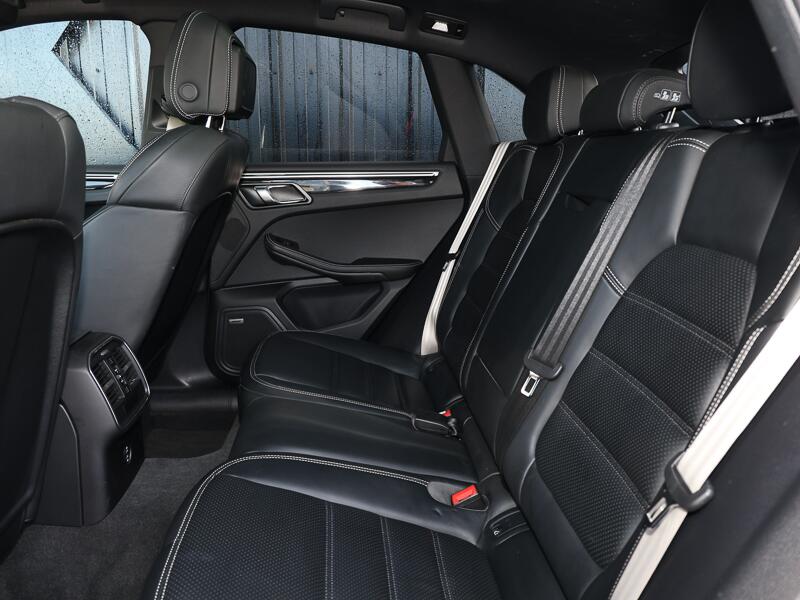 Porsche Macan view 6