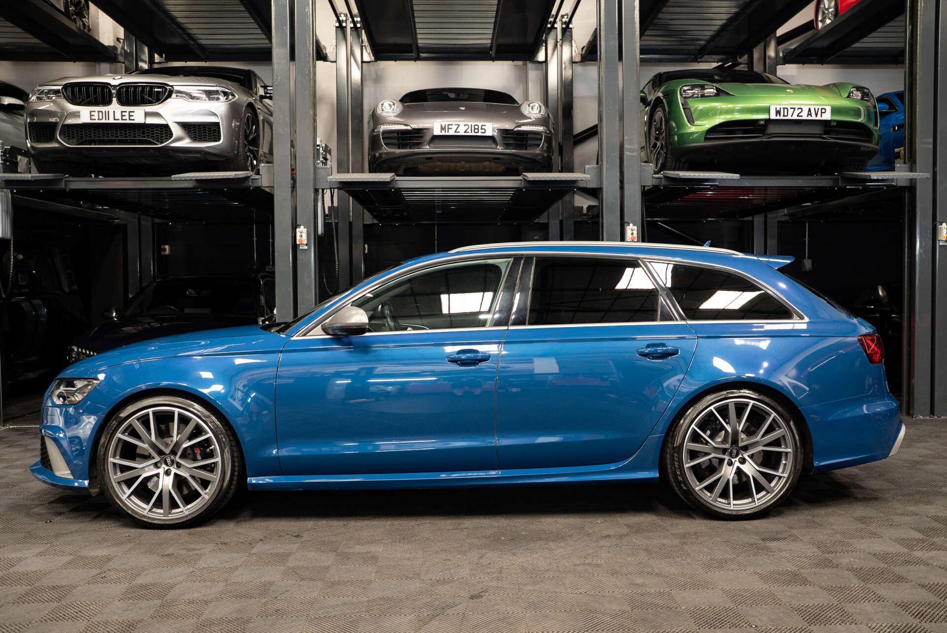 Audi RS6 Avant view 9