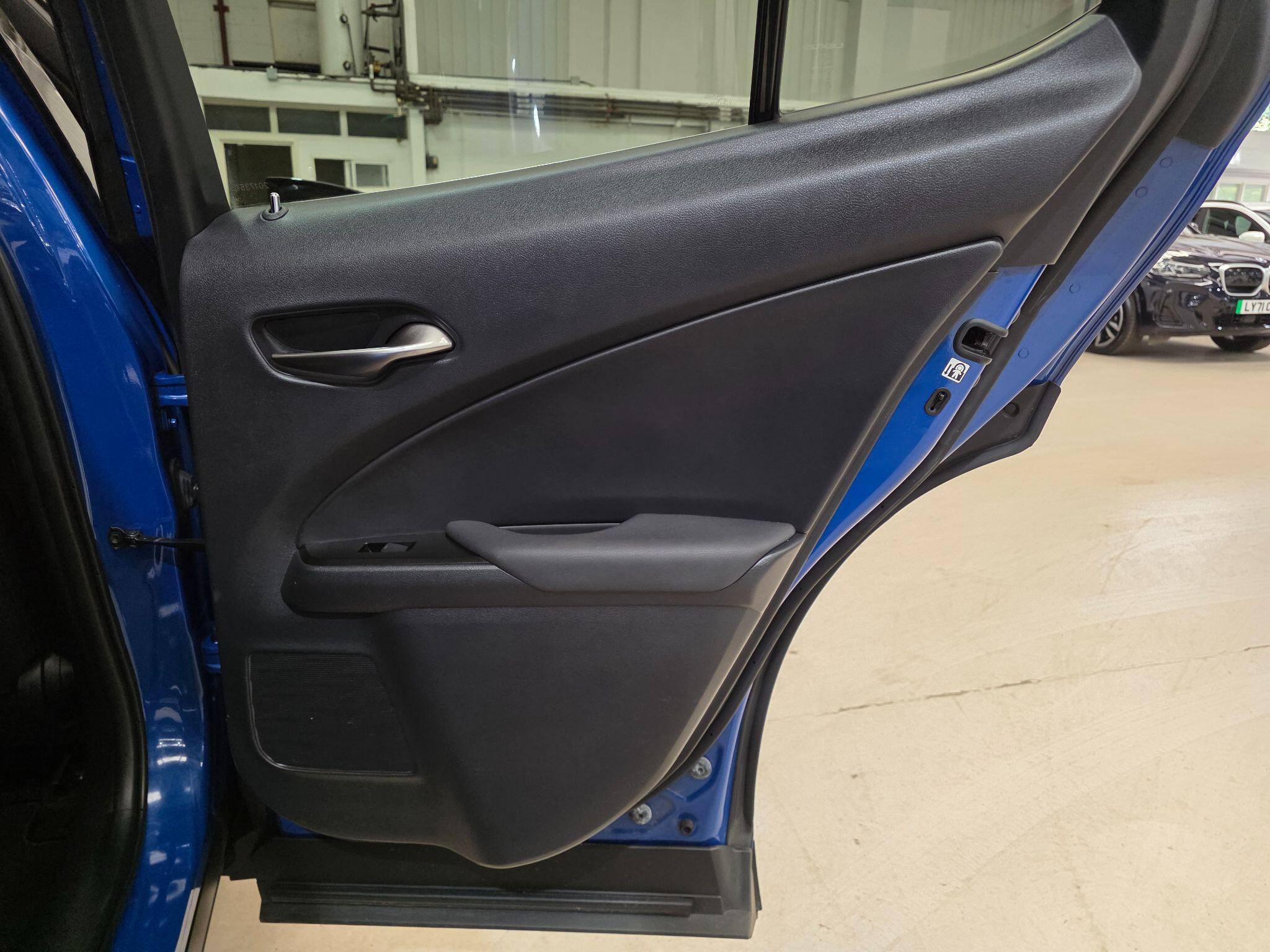 Lexus Ux view 21