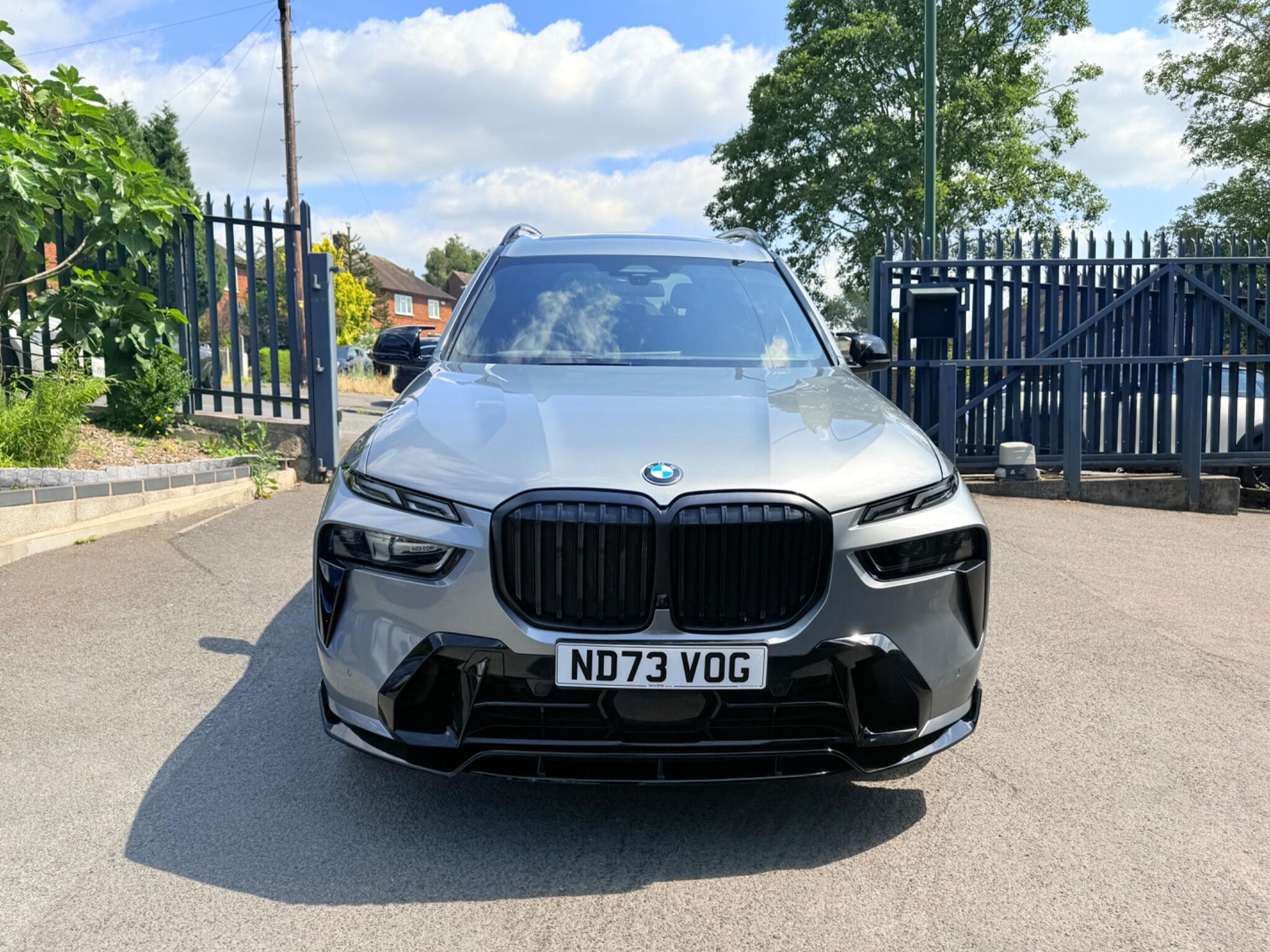 BMW X7 view 7