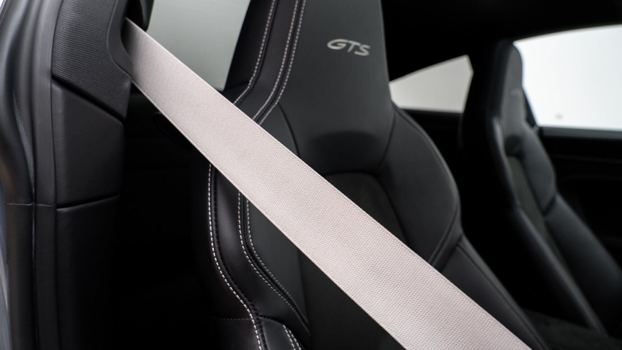 Porsche 911 view 33