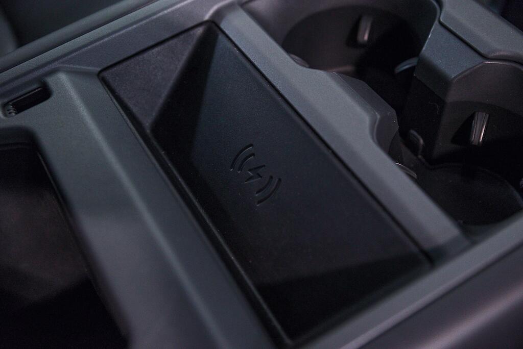 Land Rover Defender view 31