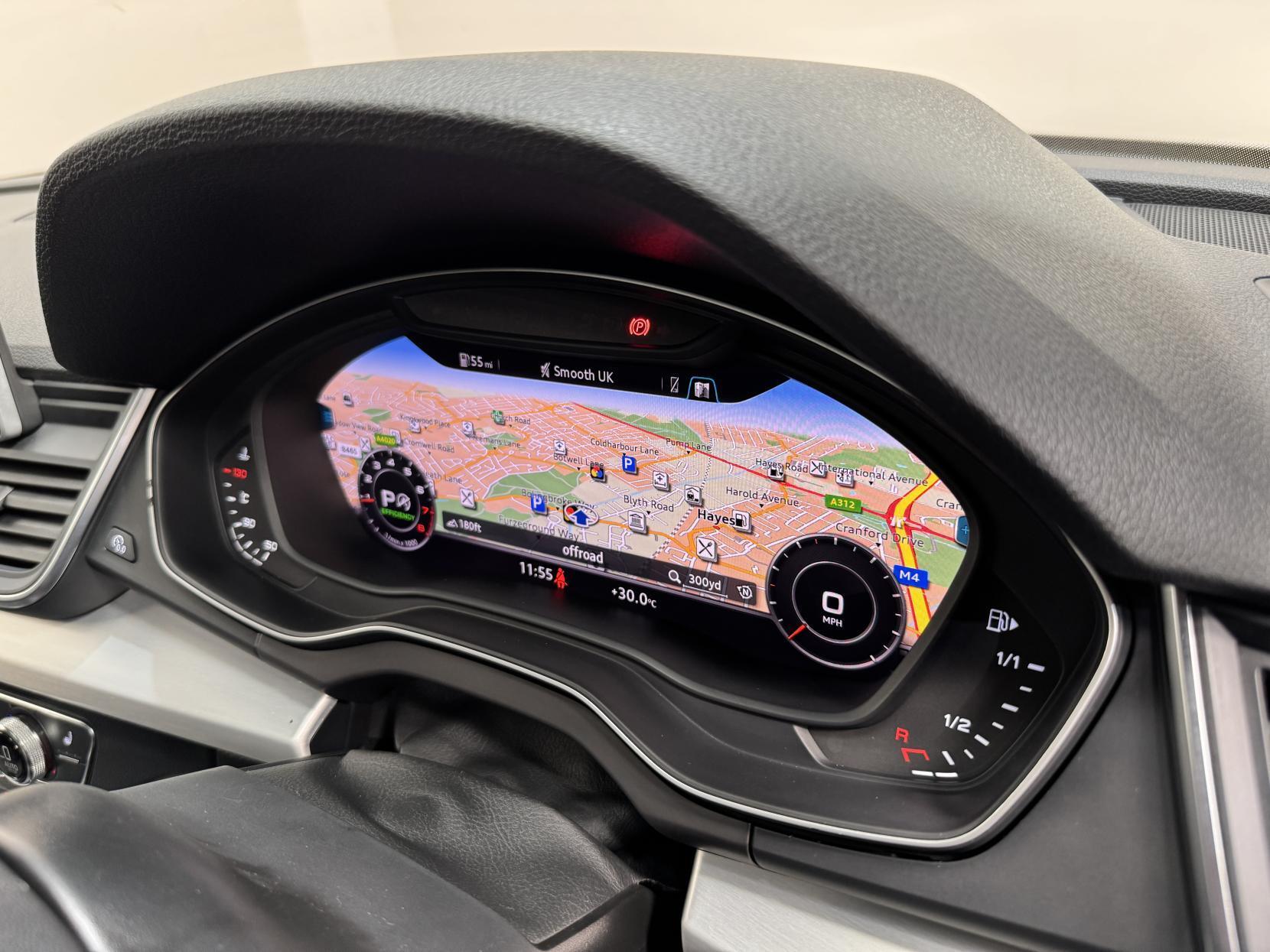 Audi Q5 view 4