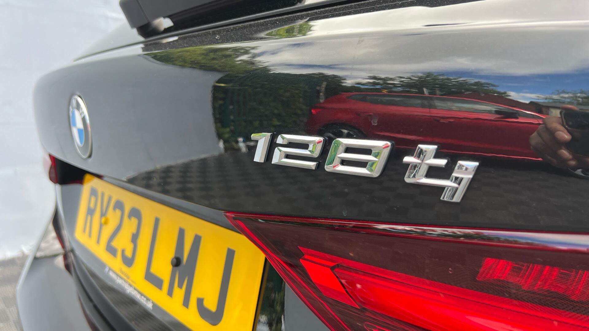 BMW 1 Series view 30