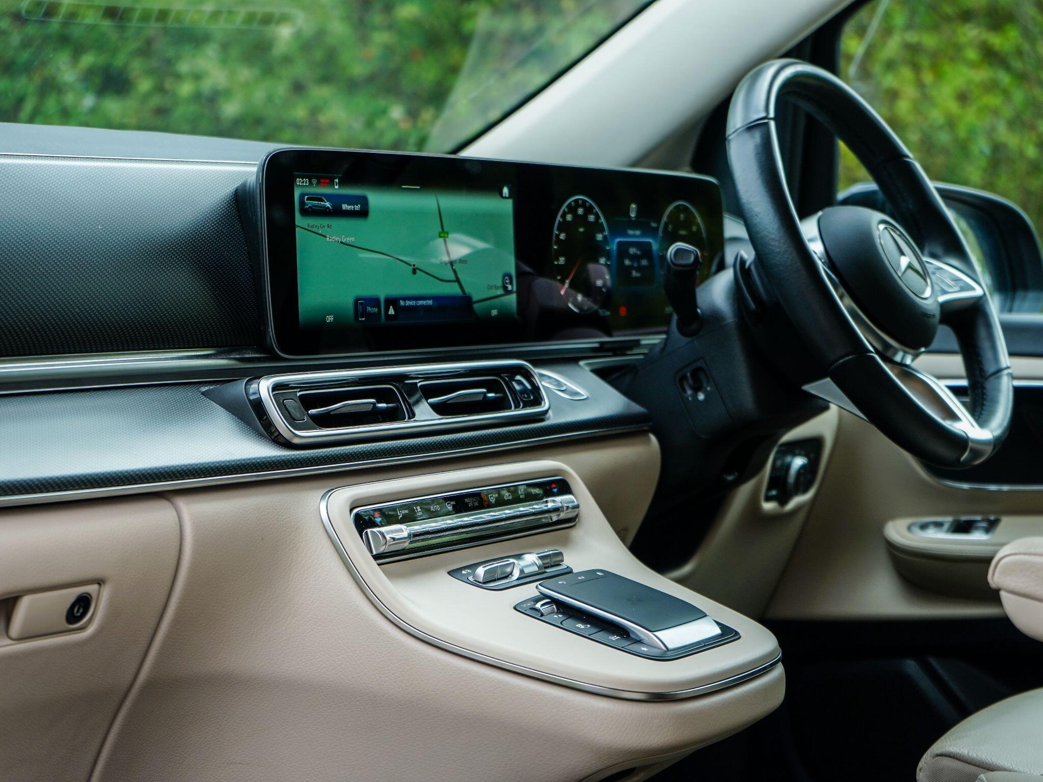 Mercedes-Benz V Class view 16