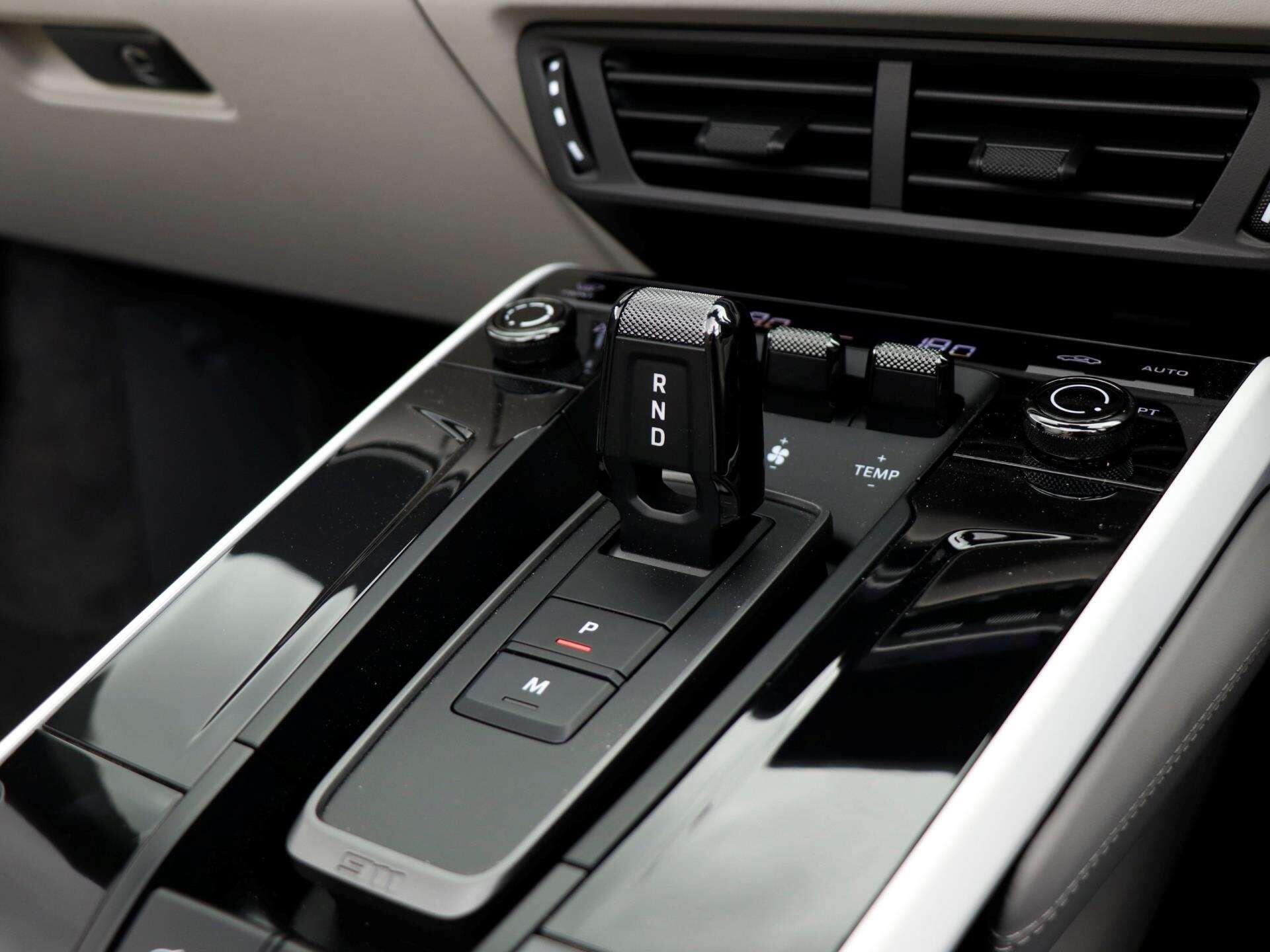 Porsche 911 view 19