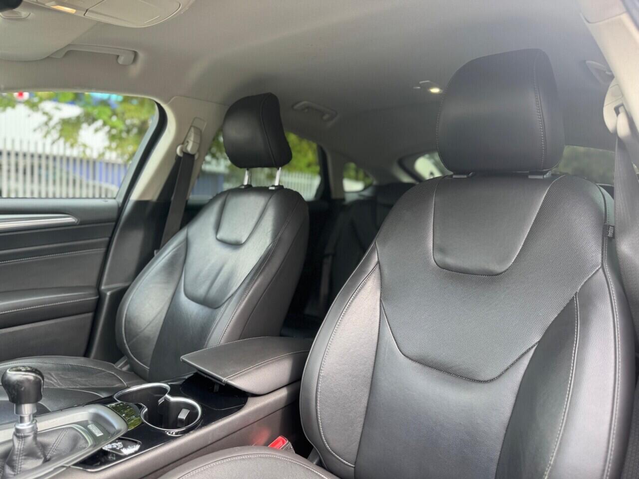 Ford Mondeo view 9