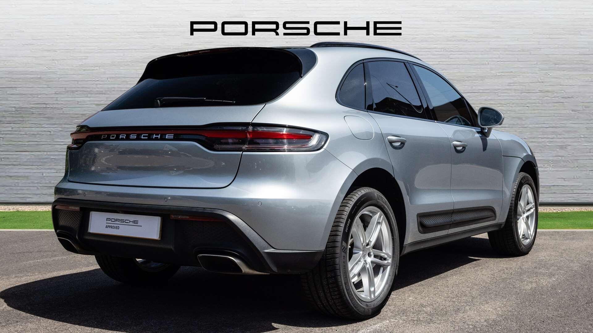 Porsche Macan view 3