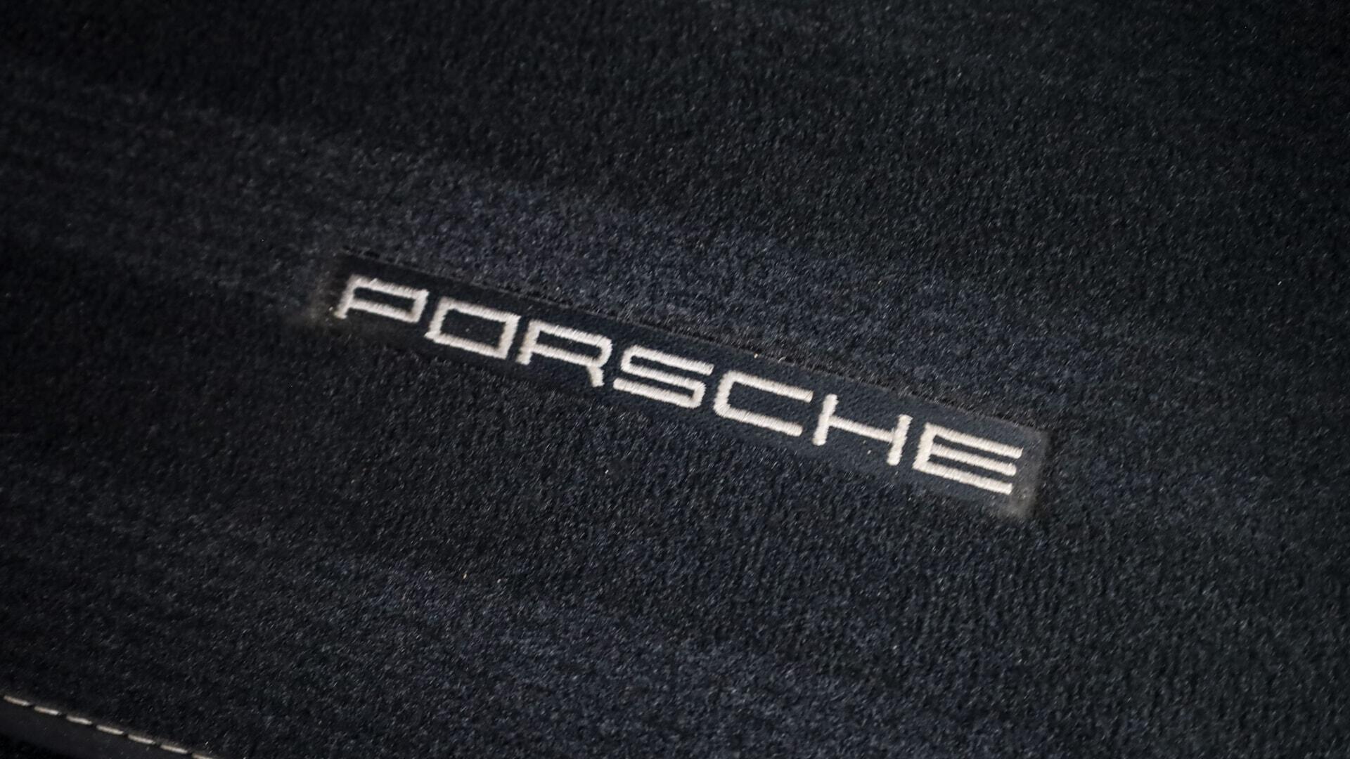 Porsche Cayman view 25