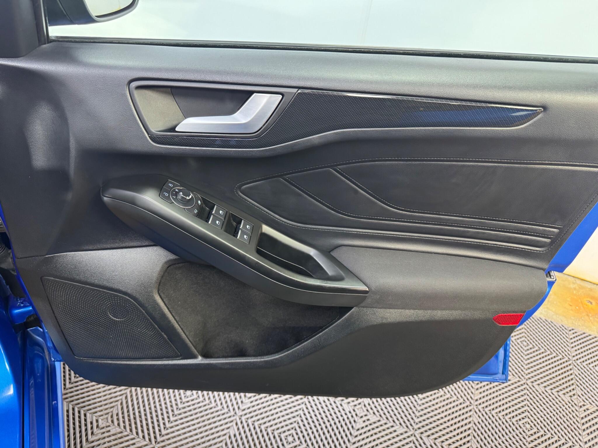 Ford Focus view 28