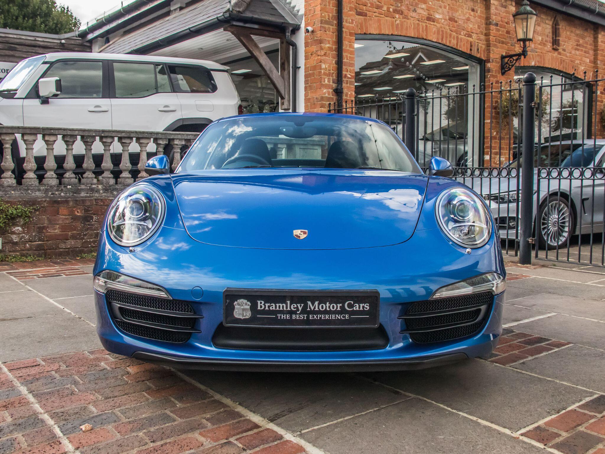 Porsche 911 view 5