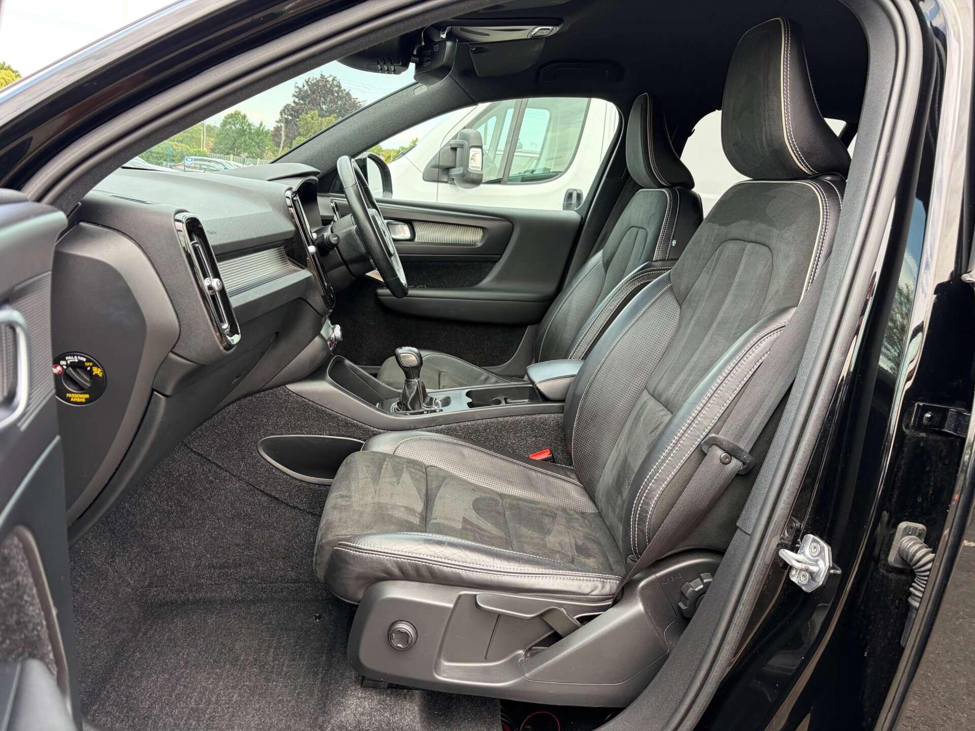 Volvo XC40 view 15