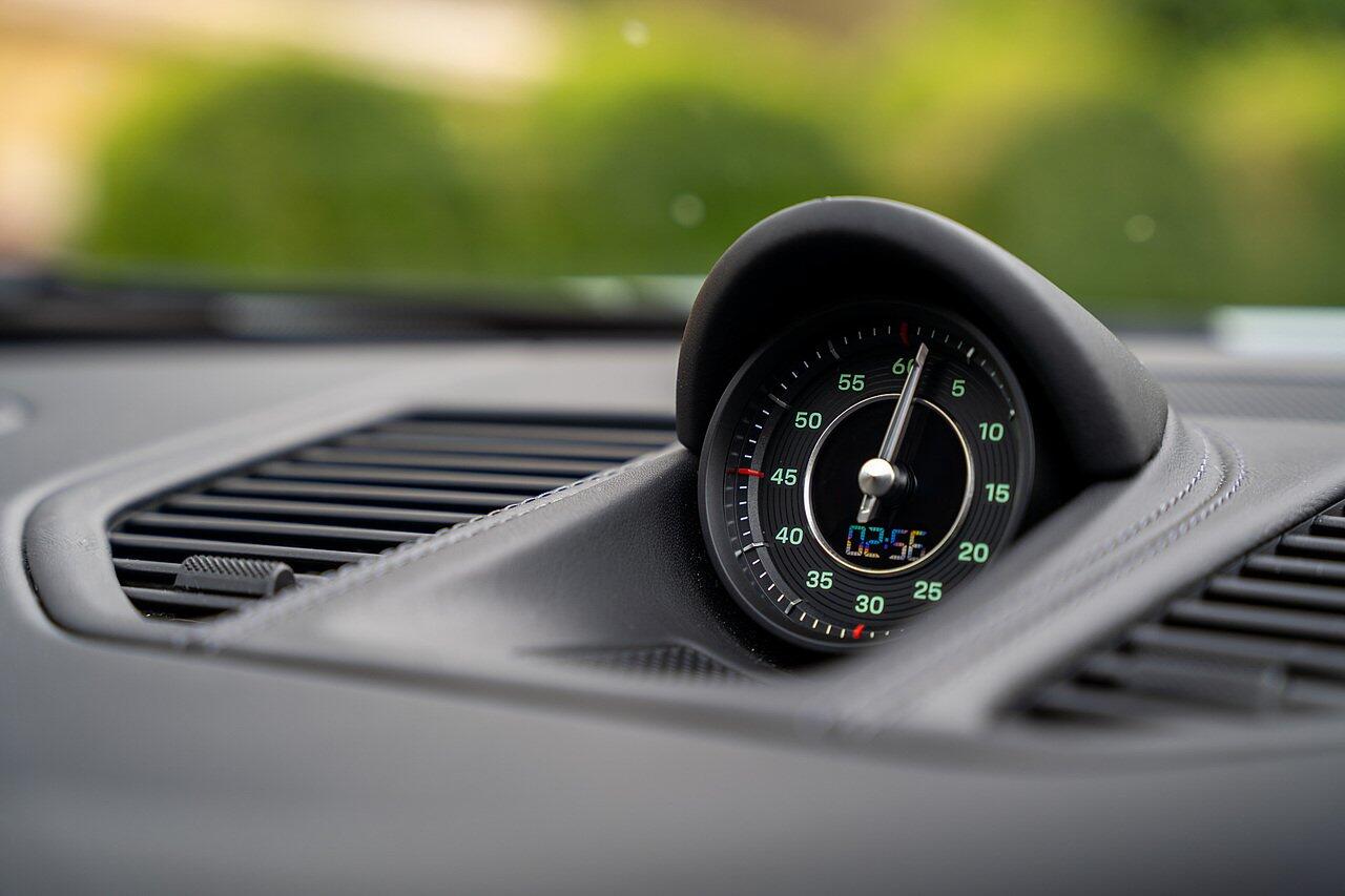 Porsche 911 view 78