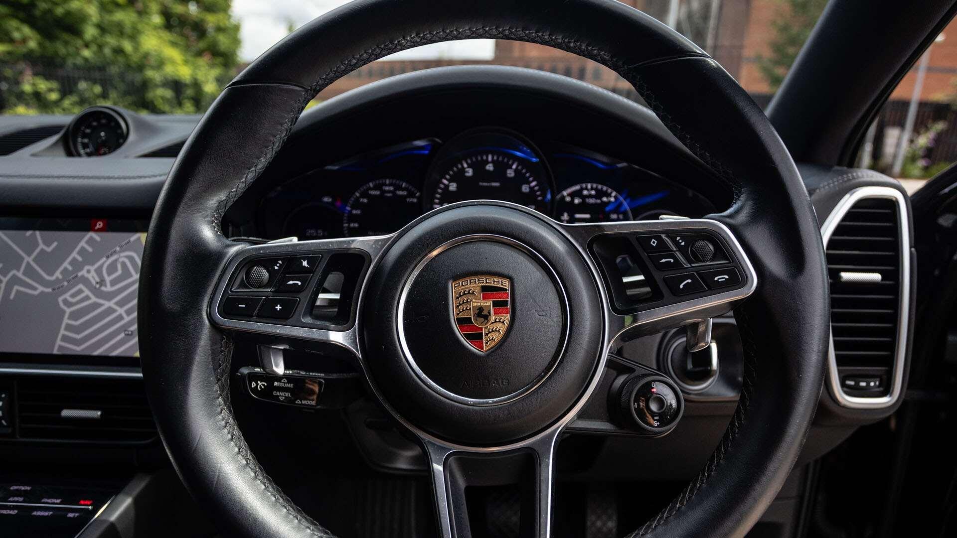 Porsche Cayenne view 14