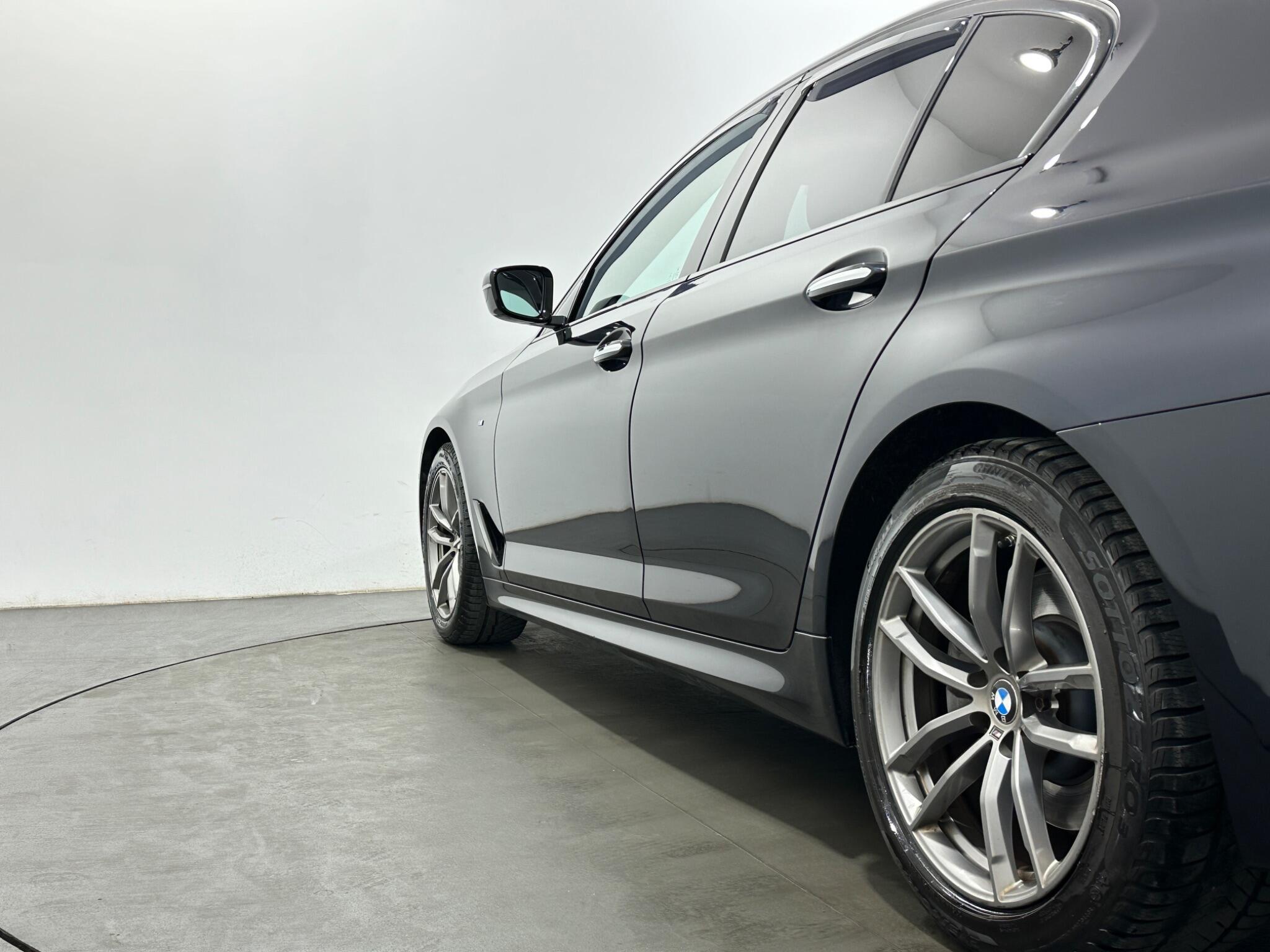 BMW 5 Series view 46