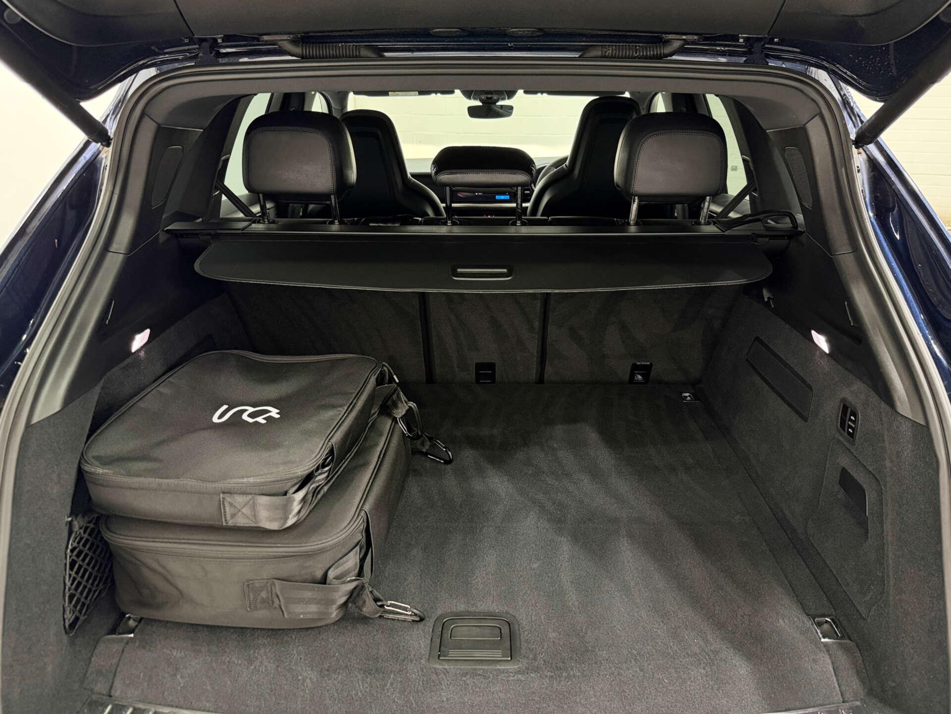 Porsche Cayenne view 27