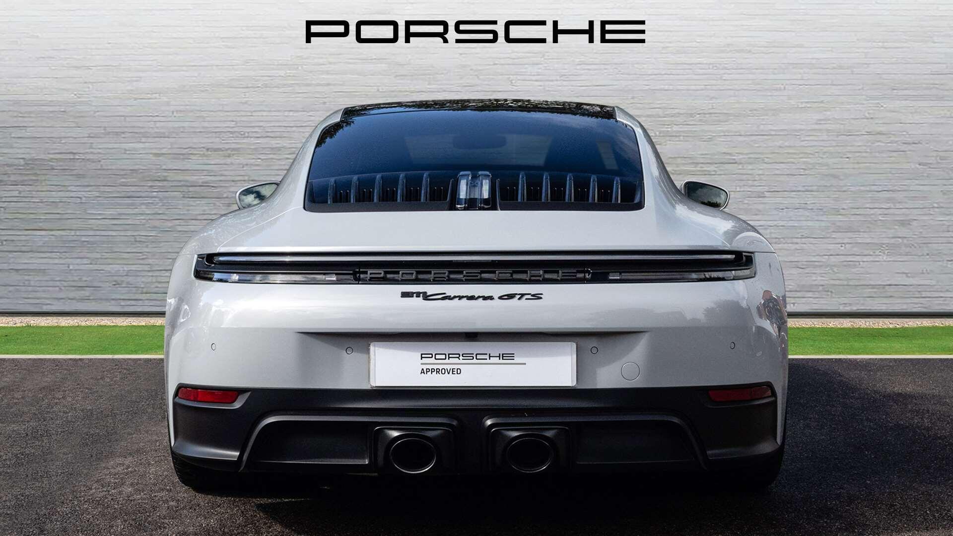 Porsche 911 view 10