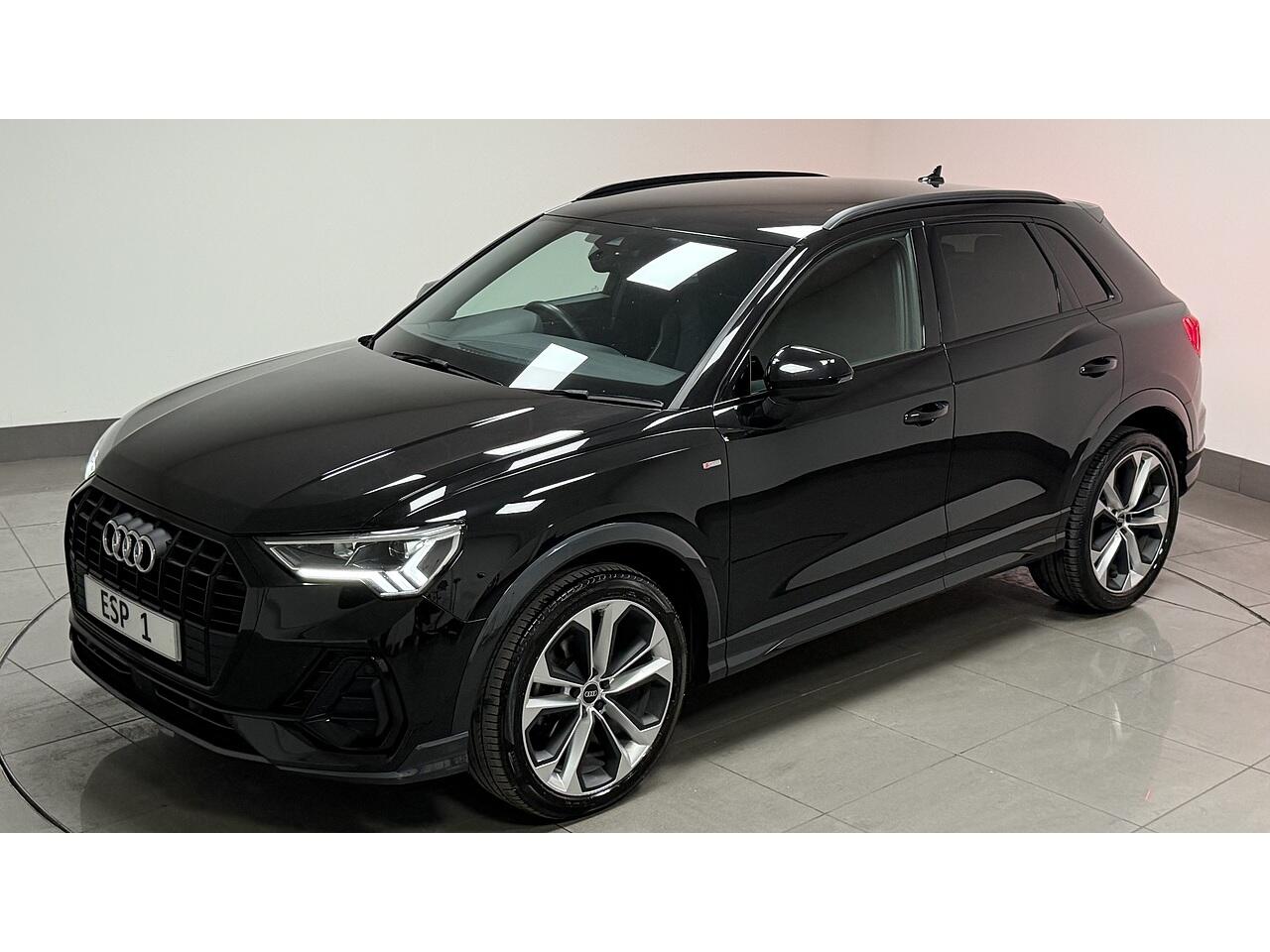 Audi Q3 view 11