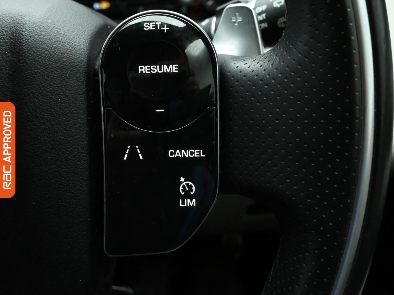 Land Rover Range Rover Velar view 22