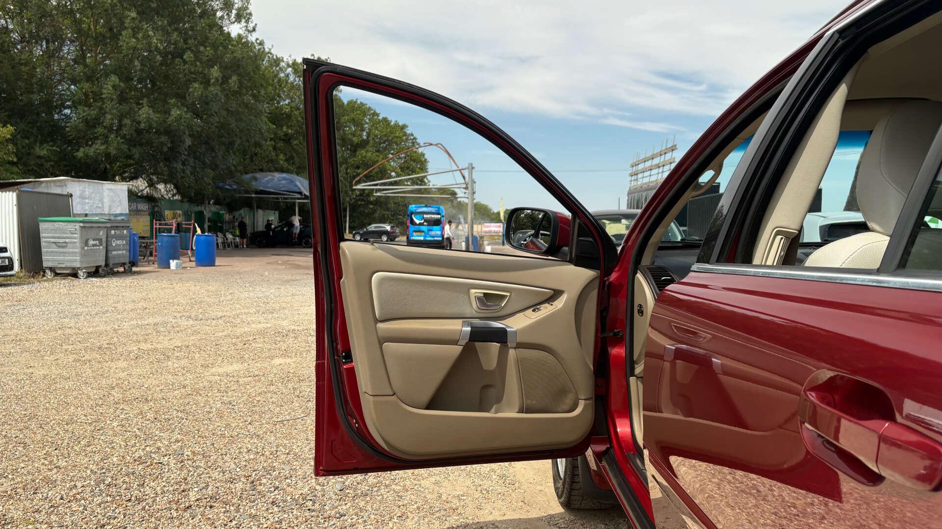 Volvo XC90 view 15