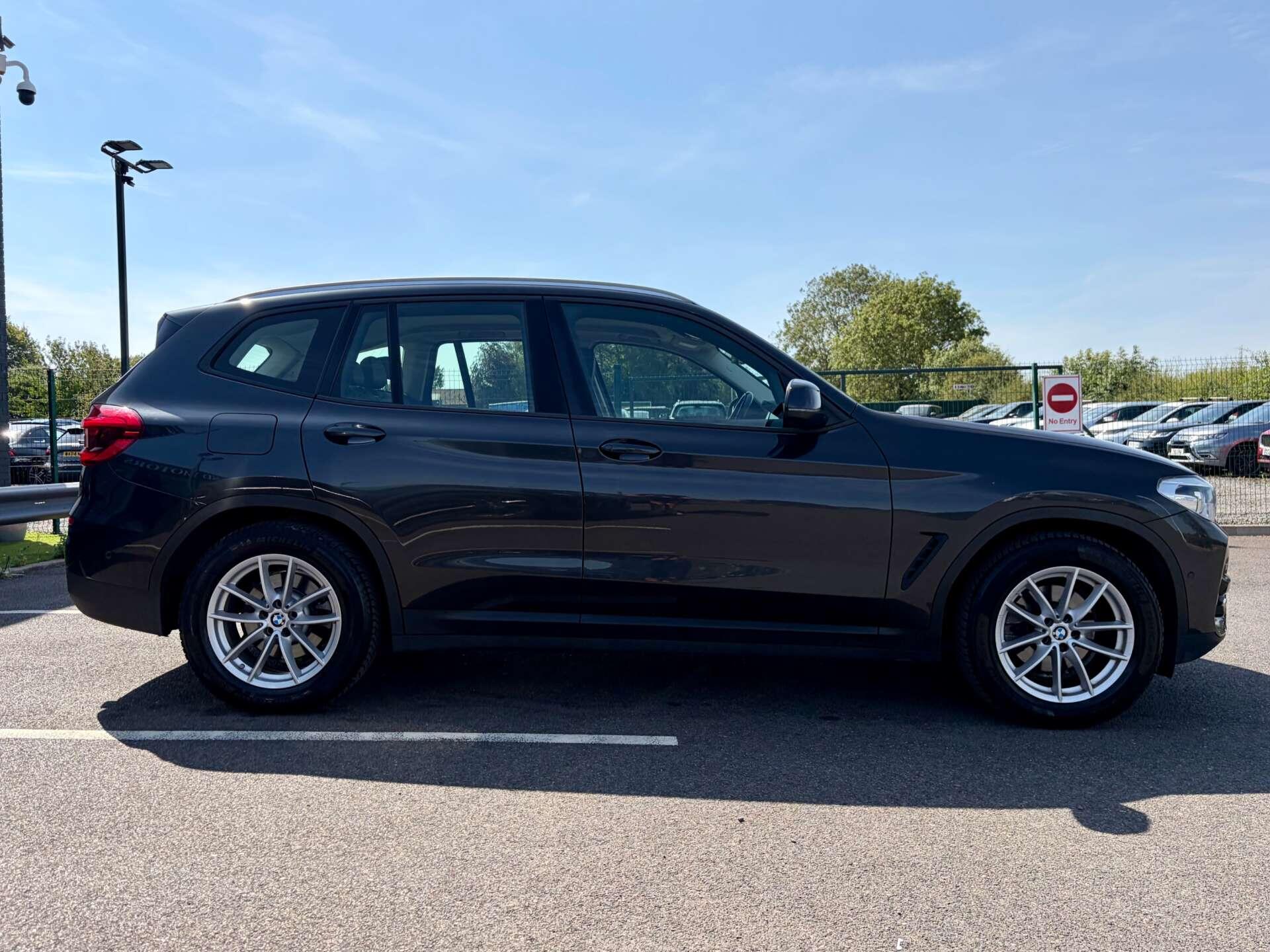 BMW X3 view 9