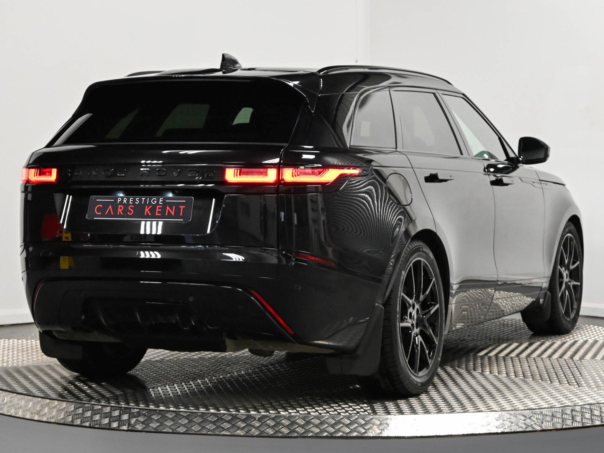 Land Rover Range Rover Velar view 41