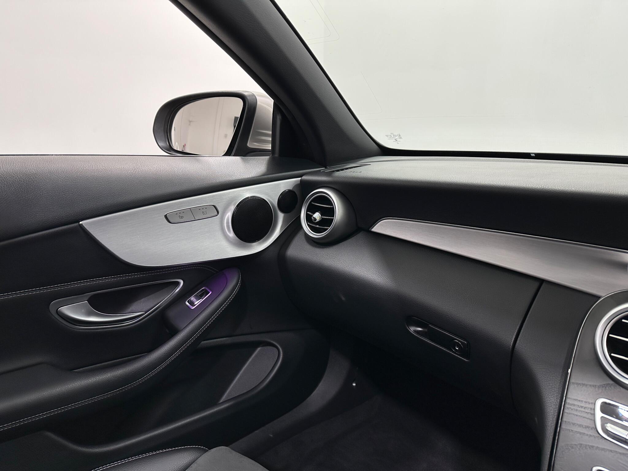 Mercedes-Benz C-Class view 29
