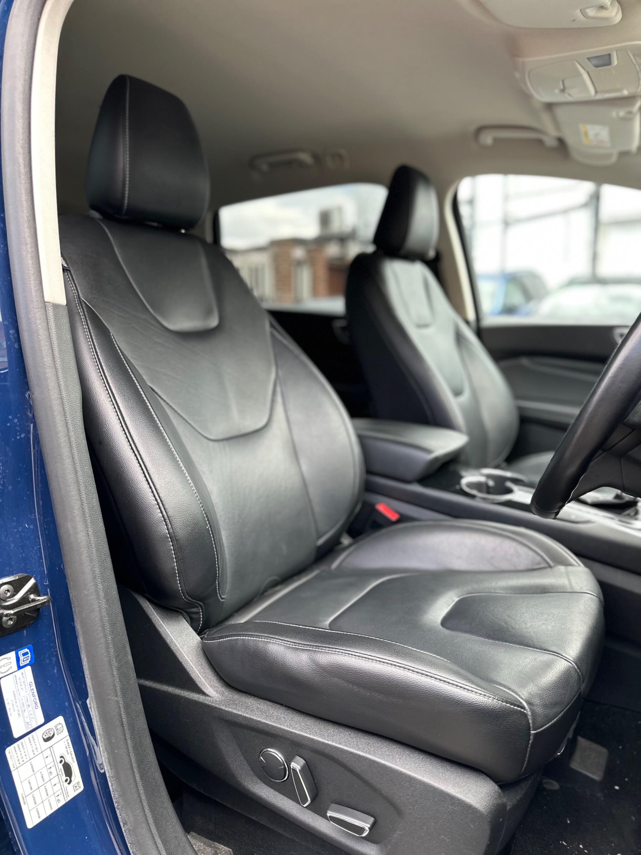 Ford S-Max view 13