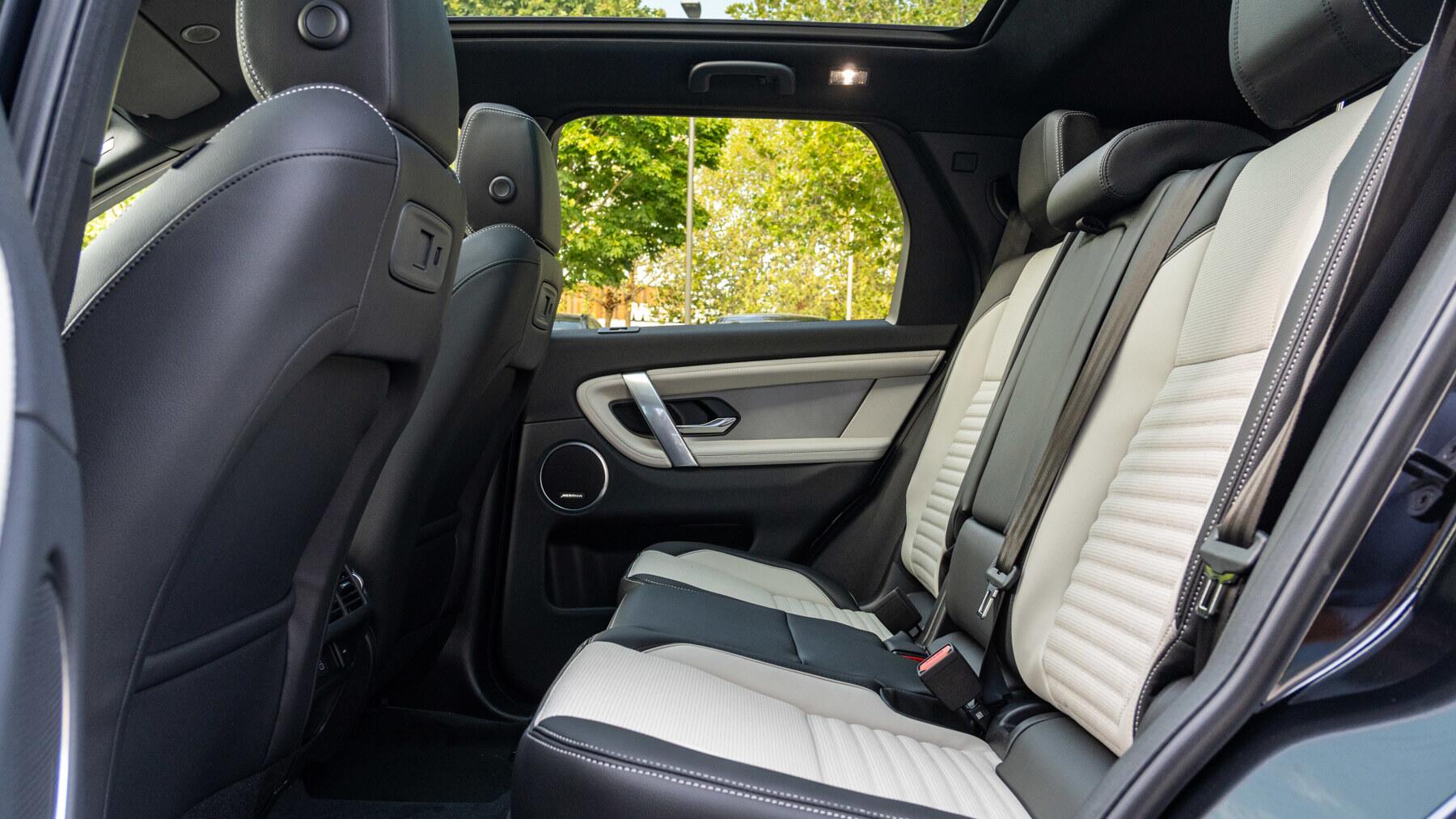 Land Rover Discovery Sport view 4
