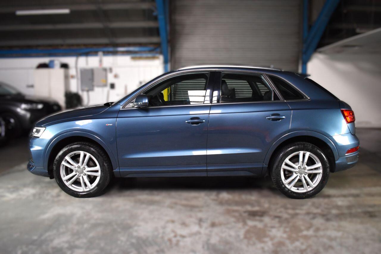 Audi Q3 view 15