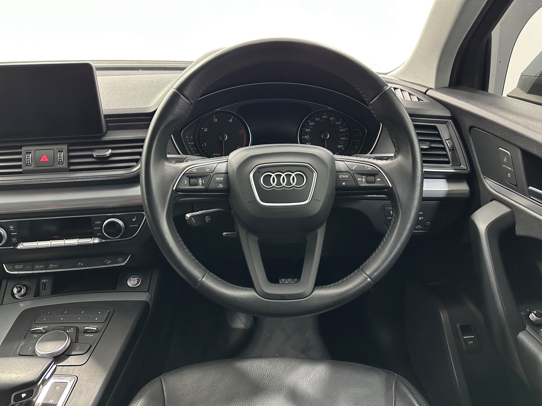 Audi Q5 view 13