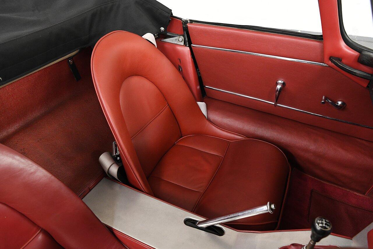 Jaguar E-Type view 9