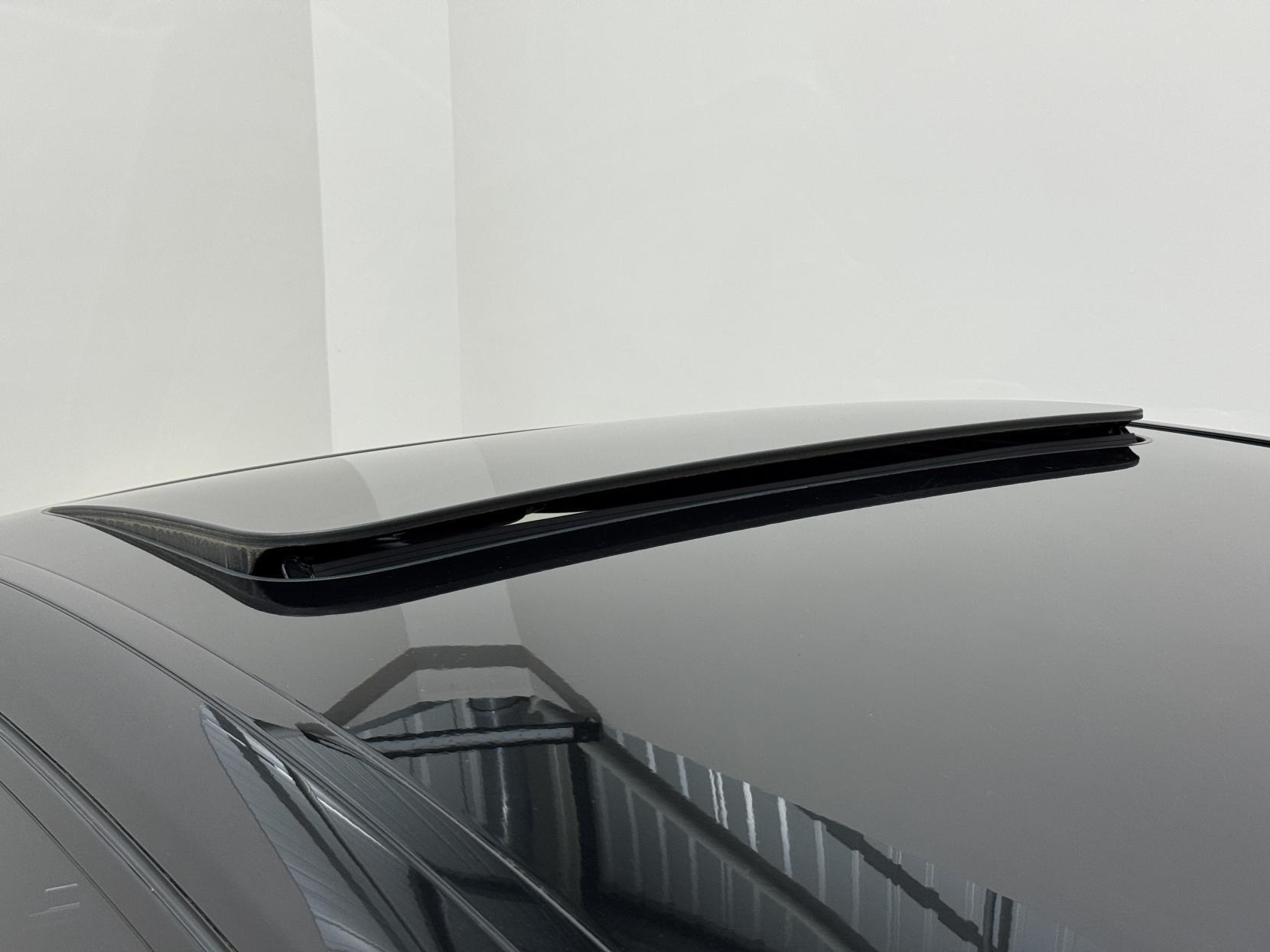 BMW 7 Series view 11