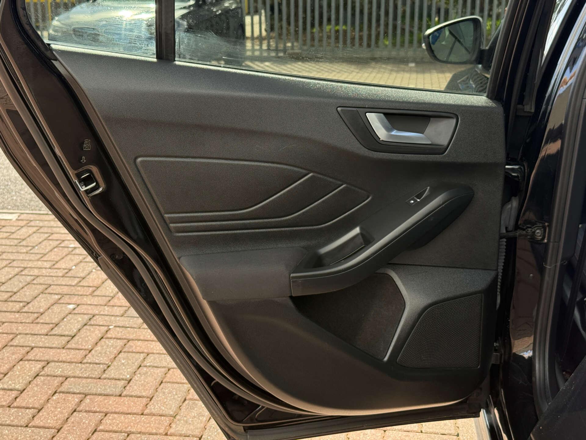 Ford Focus view 30