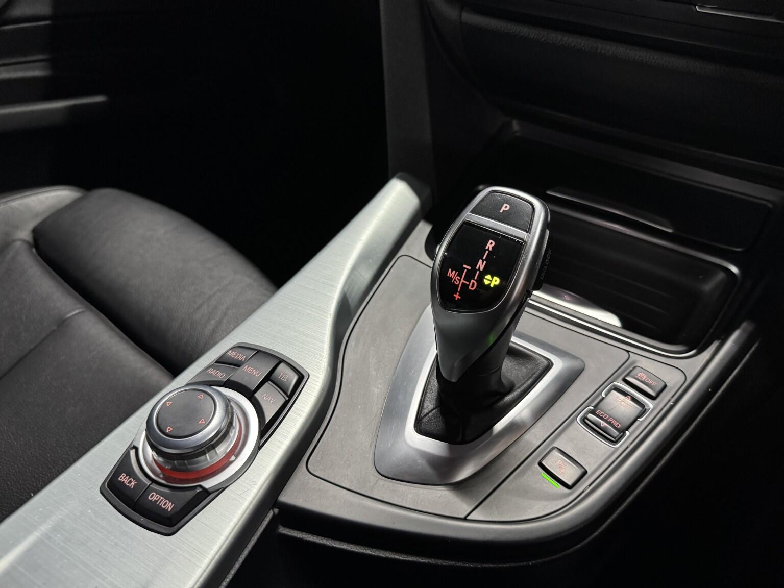 BMW 3 Series view 25