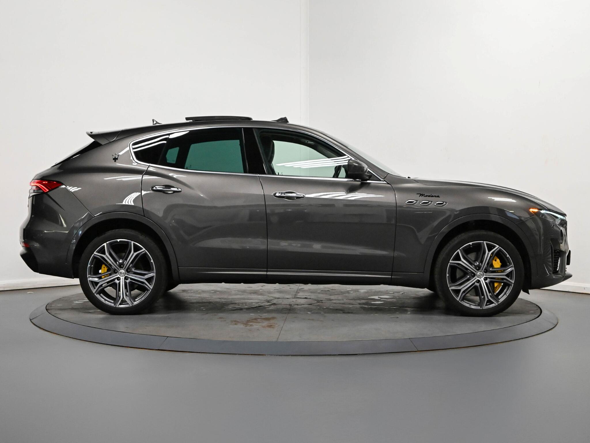 Maserati Levante view 26