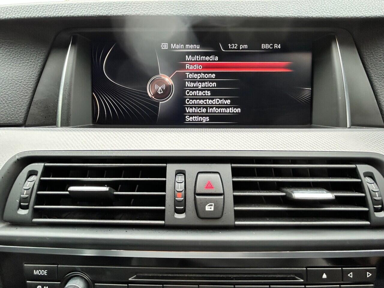 BMW 5 Series view 32