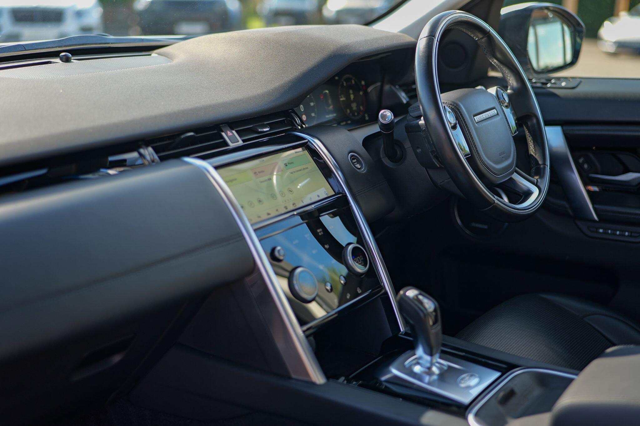 Land Rover Discovery Sport view 22