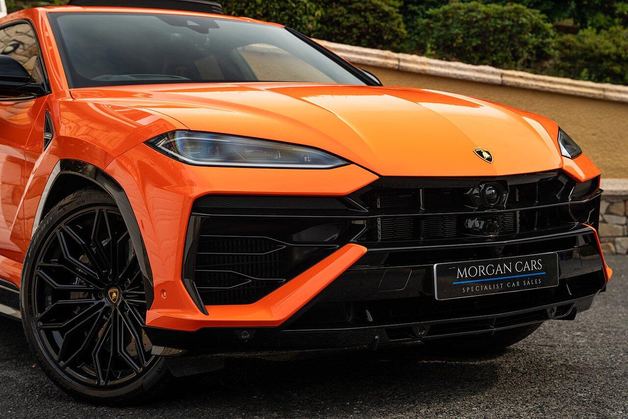 Lamborghini Urus view 23