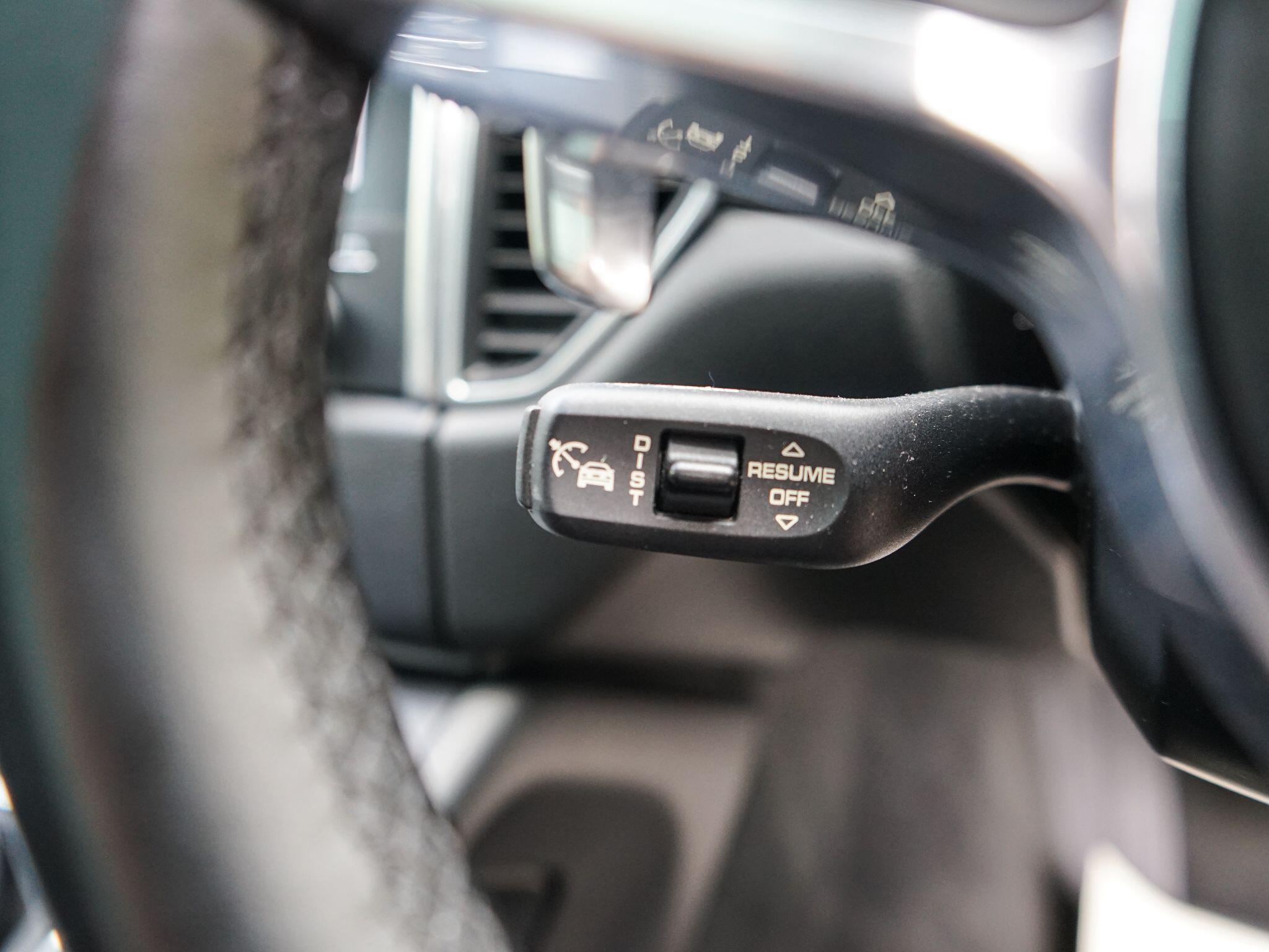 Porsche Macan view 33