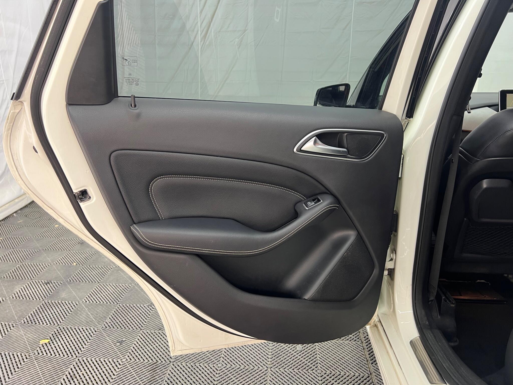 Mercedes-Benz B Class view 30