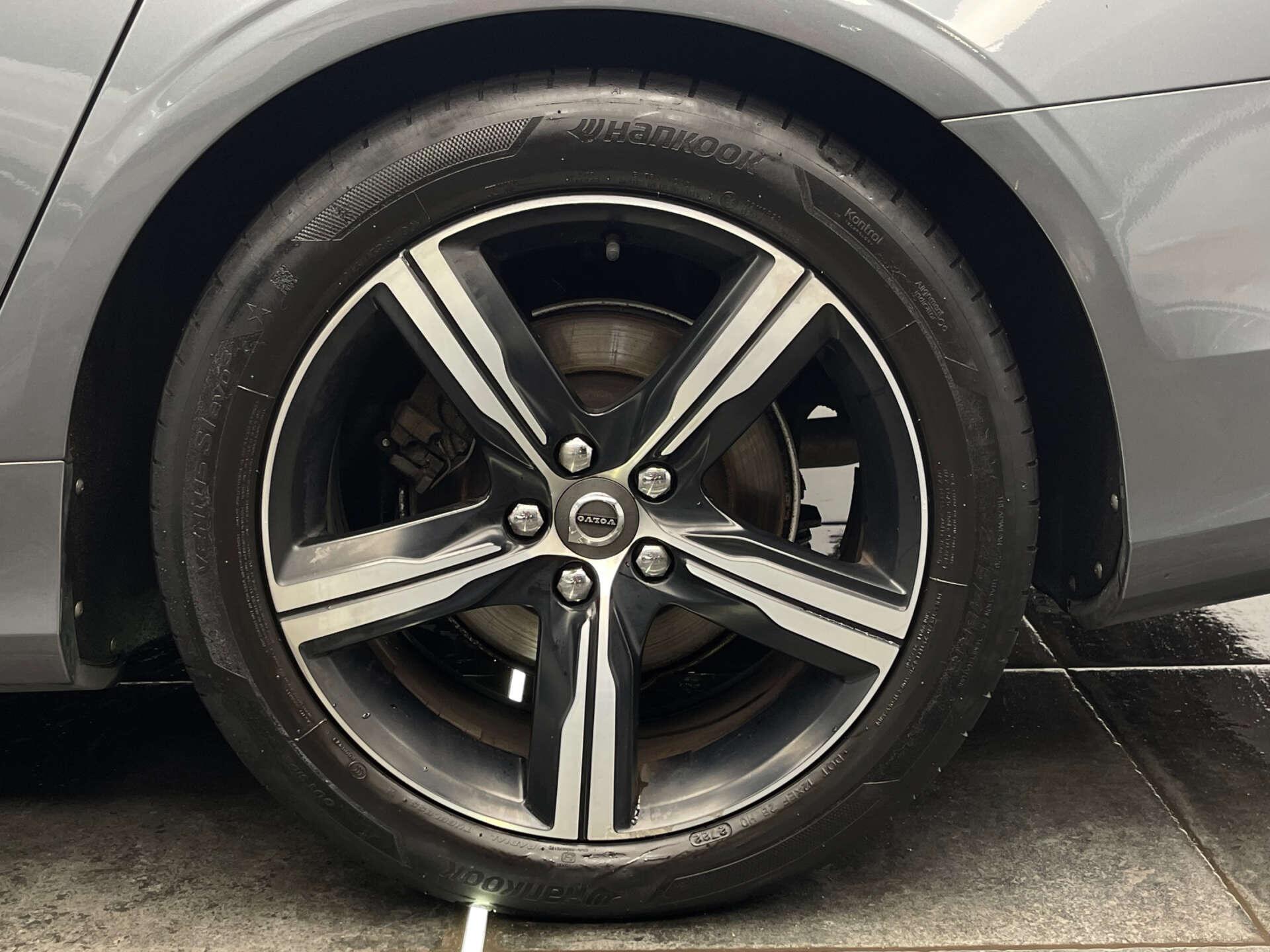 Volvo S90 view 37