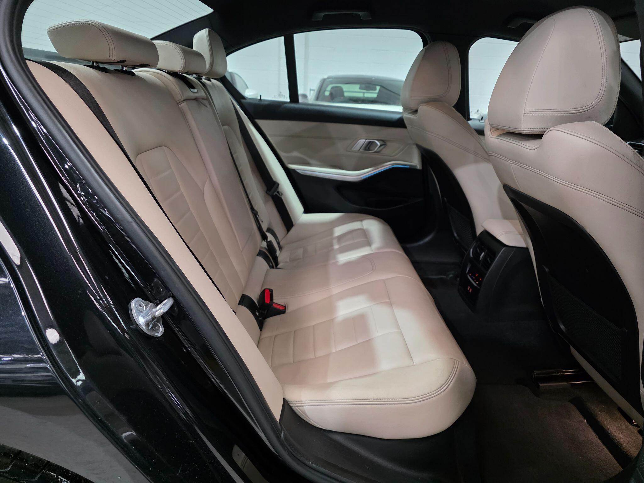 BMW 3 Series view 27