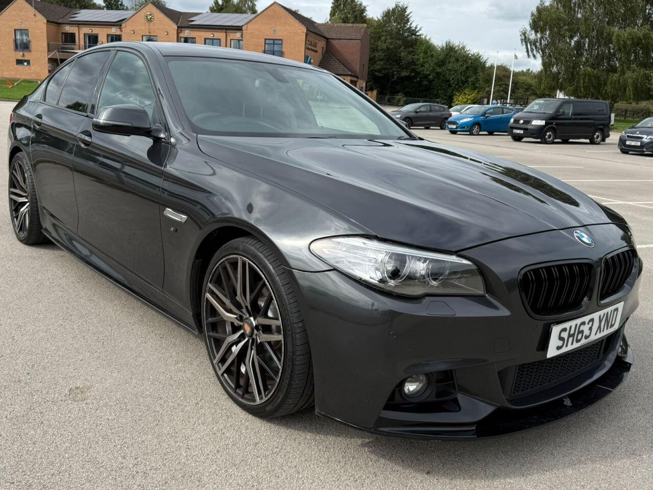 BMW 5 Series view 9